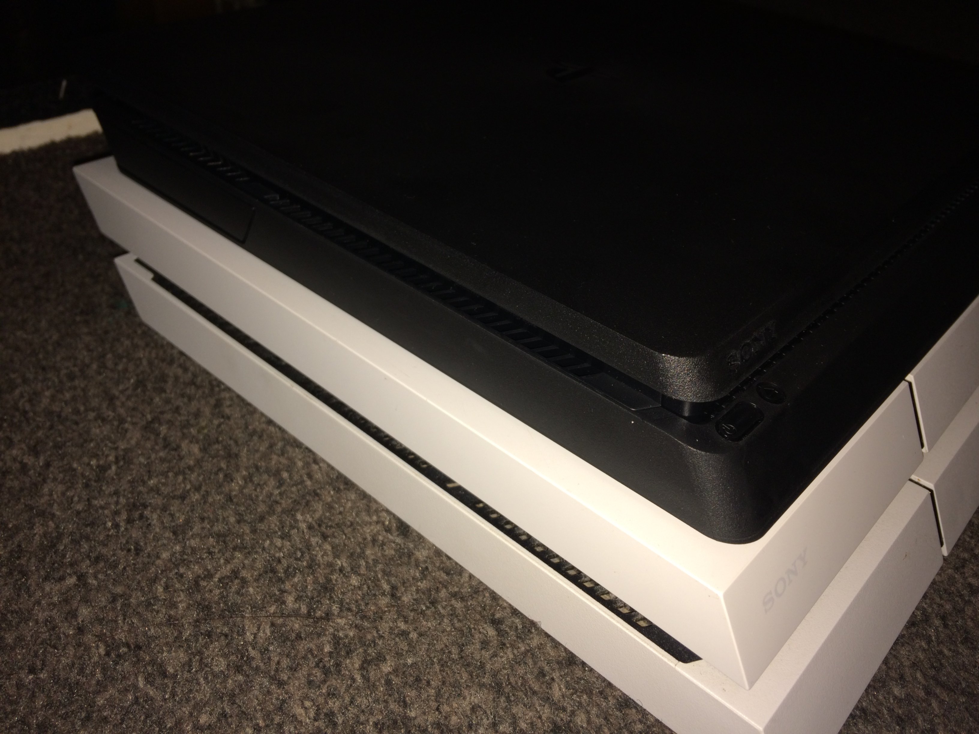 PS4 Slim Console Comparison